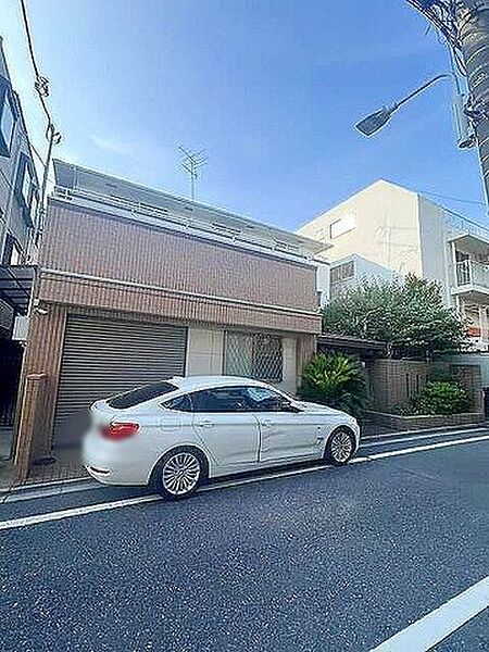 前面道路含む外観