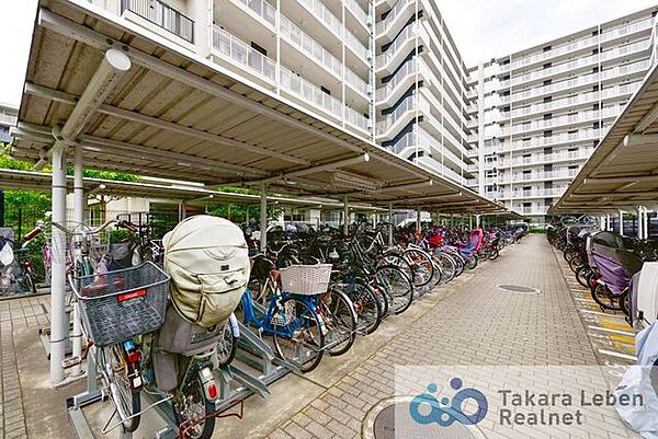 駐輪場は1台1台をきれいに止められる仕様なので、常にきれいさを保っています。ここから管理の良さがうかがえますね。