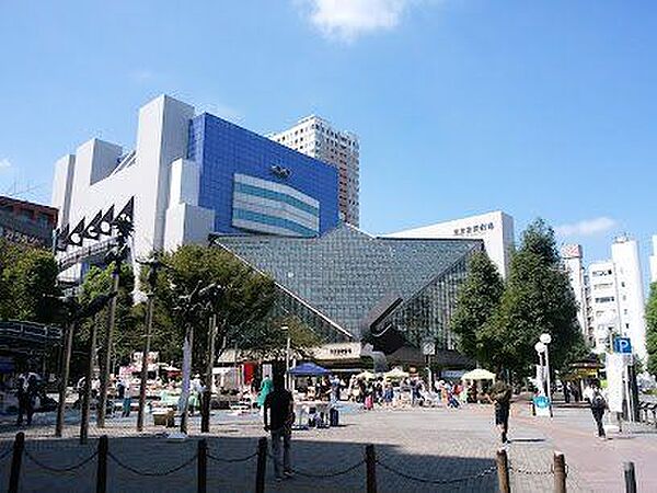 池袋西口公園 徒歩7分。 490m