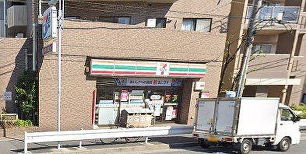 セブンイレブン台東日本堤店 徒歩5分。 330m