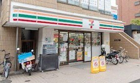 セブンイレブン文京千駄木1丁目店 徒歩2分。 110m
