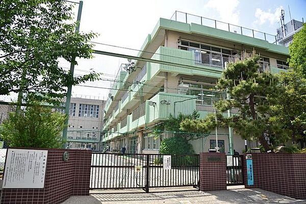 墨田区立緑小学校 徒歩8分。 570m