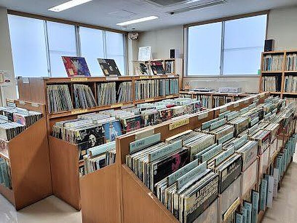 文京区立小石川図書館 徒歩8分。 620m