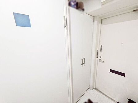 シンプルで使いやすい玄関は、住まい全体をすっきりと見せてくれます。日々の暮らしに自然と馴染む空間です。