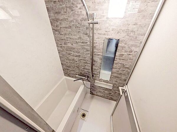 ゆったり湯船に浸かりたい人も、ササっとシャワーで済ませたい人も。住まわれる方、皆が心地よくお過ごしいただけるバスルームです。