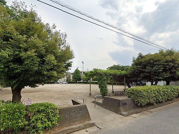 南越谷第三公園 徒歩30分。 2390m
