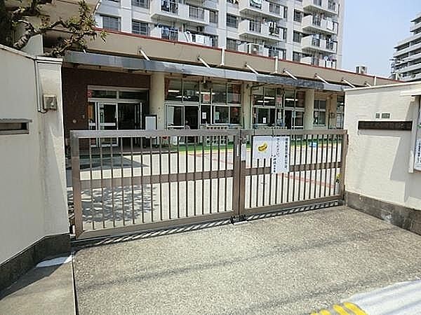 足立区立水神橋保育園 徒歩7分。 520m