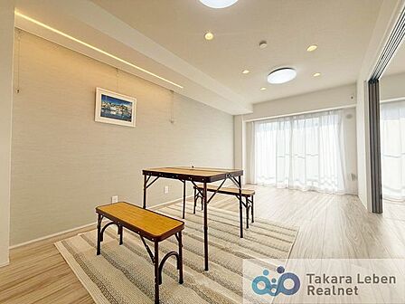 毎日のお食事やティータイム、読書やお昼寝など、なんでも受け入れてくれる自由で心地良いリビング。プライベートタイムの満足感を大きく高められる空間です。
