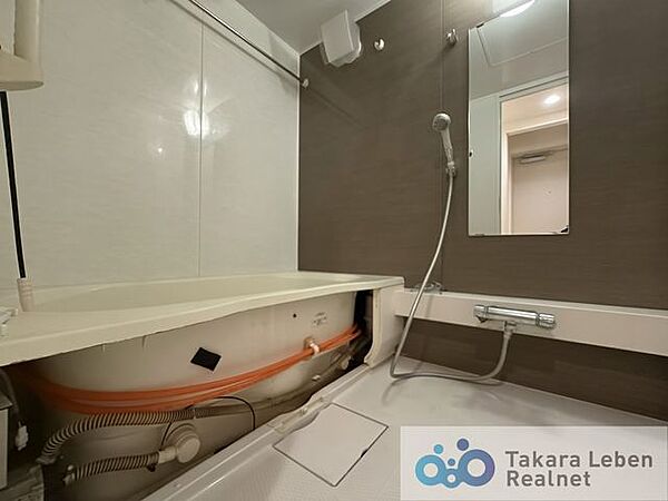いつも使うバスルームだからこそ、高級感と清潔感のある空間に。湯船につかりながら1日の疲れを癒して、心身ともに解き放たれましょう。