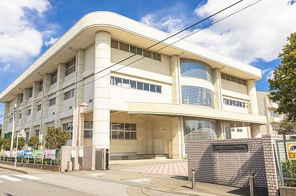 宇都宮市立泉が丘中学校 徒歩22分。 1710m