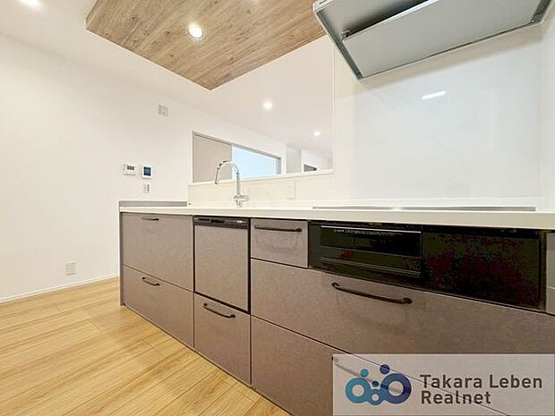 スペースにゆとりがあり、ご夫婦やお子様と並んでのお料理が楽しめそうです。