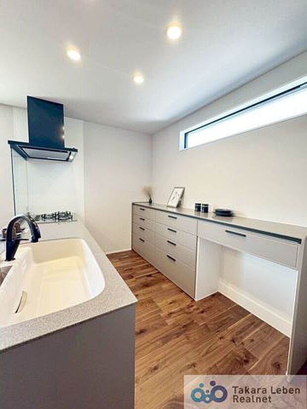 スペースにゆとりがあり、ご夫婦やお子様と並んでのお料理が楽しめそうです。