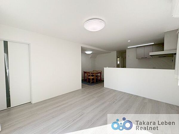 毎日のお食事やティータイム、読書やお昼寝など、なんでも受け入れてくれる自由で心地良いリビング。プライベートタイムの満足感を大きく高められる空間です。