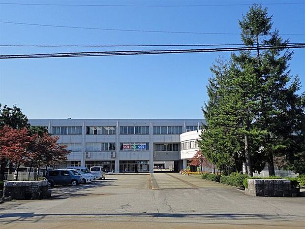 滑川市立滑川中学校 徒歩28分。 2200m