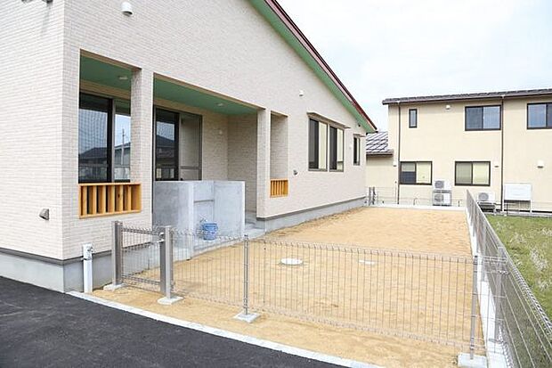 紅葉ガ丘町村保育園 徒歩11分。 840m