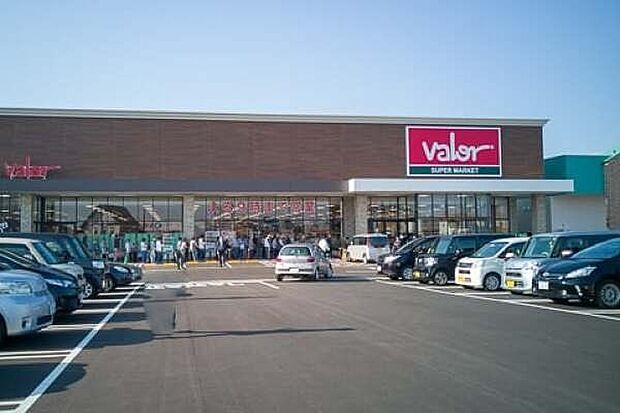 バロー滑川店 徒歩10分。 747m