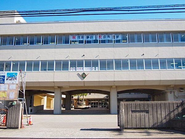 金沢市立長田中学校 徒歩19分。 1500m