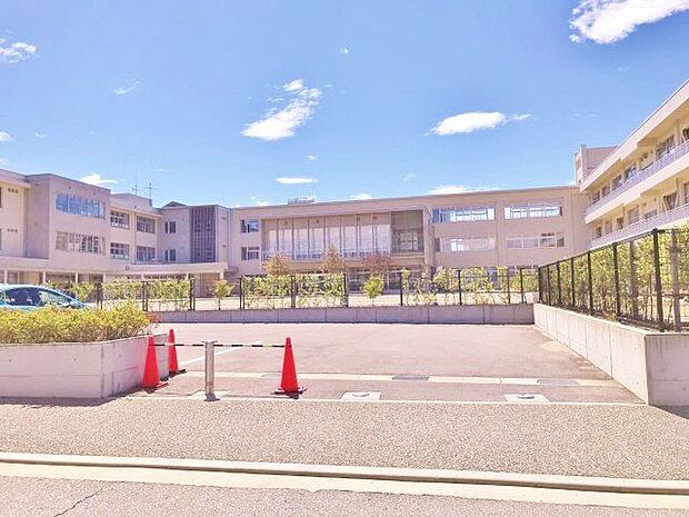 富山市立藤ノ木小学校 徒歩14分。 1070m