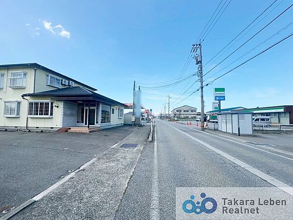 前面道路含む外観