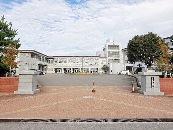 富山市立藤ノ木中学校 徒歩23分。 1600m
