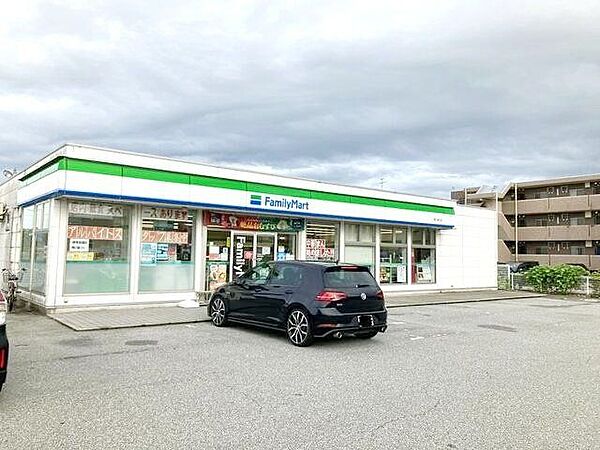 ファミリーマート富山金代店 徒歩1分。 20m