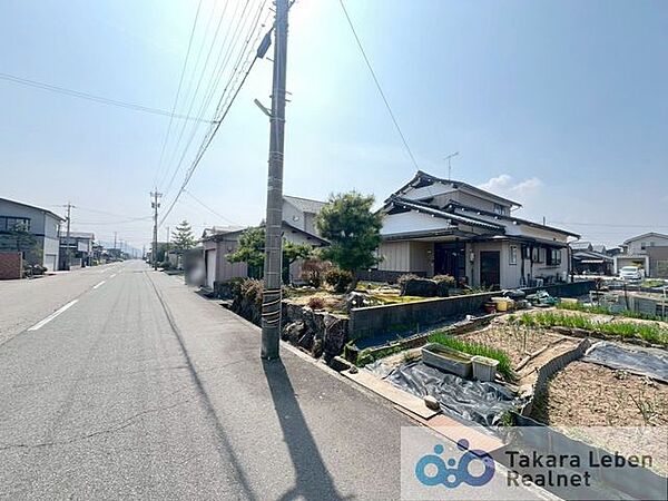 前面道路含む外観
