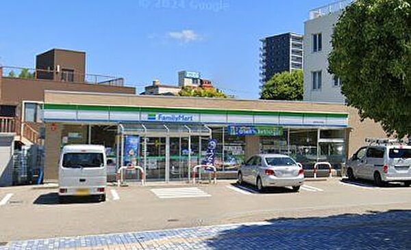 ファミリーマート高岡末広町店 徒歩6分。 500m