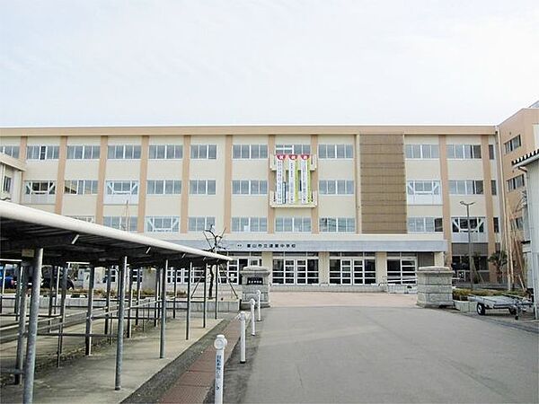 富山市立速星小学校 徒歩14分。 1000m