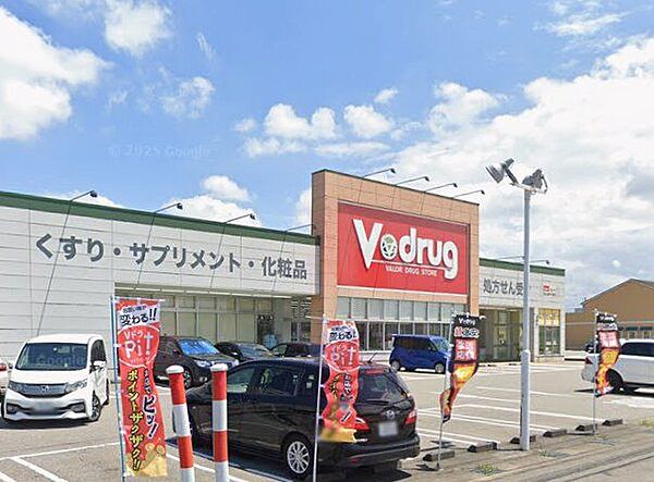 V・drug富山婦中店 徒歩1分。 100m