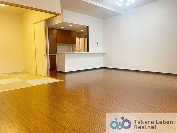 毎日のお食事やティータイム、読書やお昼寝など、なんでも受け入れてくれる自由で心地良いリビング。プライベートタイムの満足感を大きく高められる空間です。