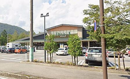 デリシア軽井沢店 徒歩27分。 1900m
