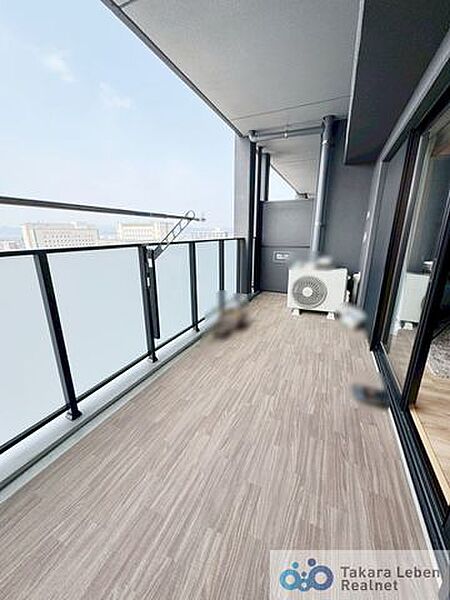 爽やかな風が吹き、採光にも恵まれてますので思わずお部屋の外へ出たくなる、そんなバルコニーです。