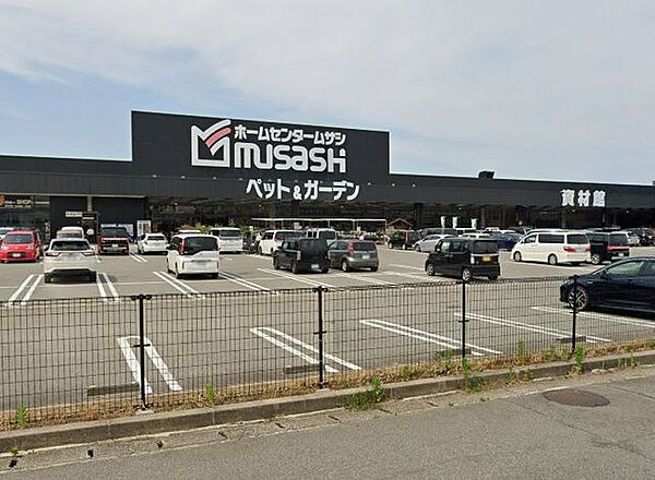 ホームセンタームサシ高岡駅南店 徒歩14分。 1100m