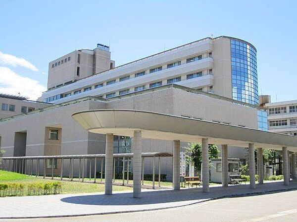 高岡市民病院 徒歩18分。 1300m