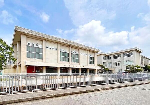 福井市立進明中学校 徒歩25分。 1800m