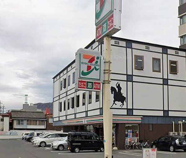 セブンイレブン上田城大手門店 徒歩2分。 150m