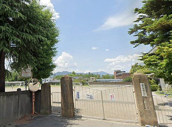 上田市立清明小学校 徒歩8分。 550m