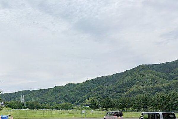 千曲川市民緑地 徒歩50分。 4000m