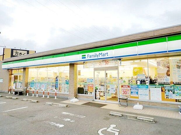 ファミリーマート富山茶屋町店 徒歩4分。 310m