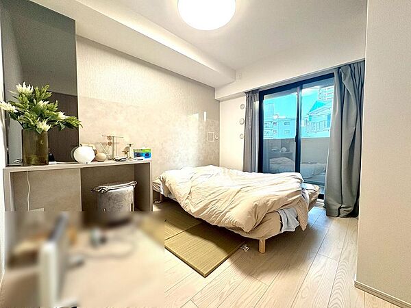 約６帖の洋室！南側に面している為、窓からは明るい光が差し込みます！