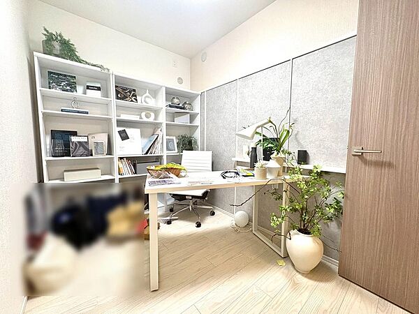 約４帖の洋室です！書斎等様々な用途でお使いいただけます。