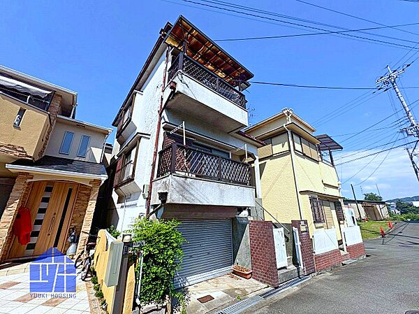 家の下に車庫があるので雨や炎天下の中、自転車やお車を守ります。