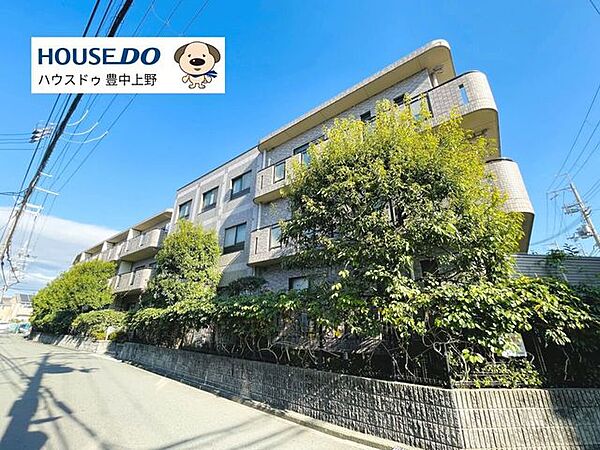 阪急宝塚線「豊中駅」、大阪モノレール線「柴原阪大前駅」の2駅2沿線が利用可能です。閑静な住宅地に位置し、徒歩10分前後の距離に小学校、スーパー公園などが揃っています。