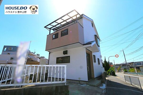 万博記念公園近くに立地する再生住宅！穏やかな空気感で緑の多い住環境♪お車も1台駐車可能です♪