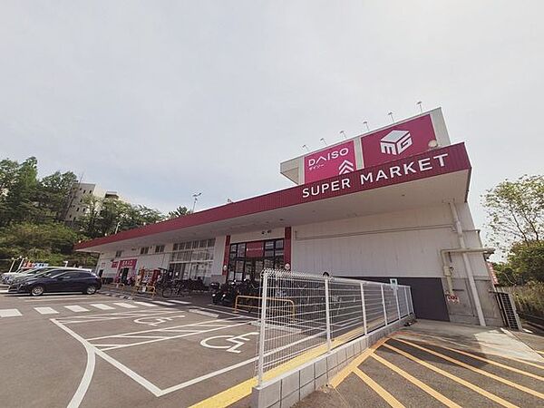 マツゲン 吹田インター青葉丘店 2420m