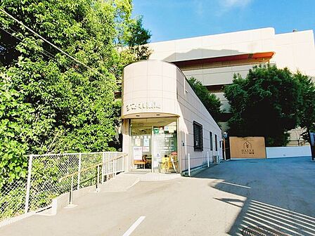 すみれ薬局千里店 360m