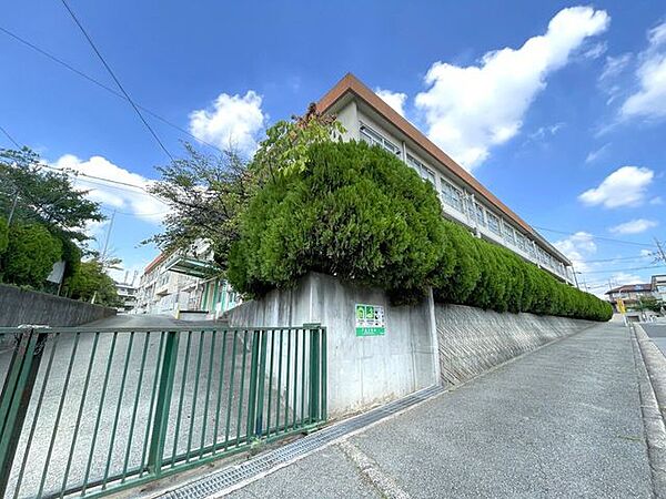 豊中市立少路小学校 680m