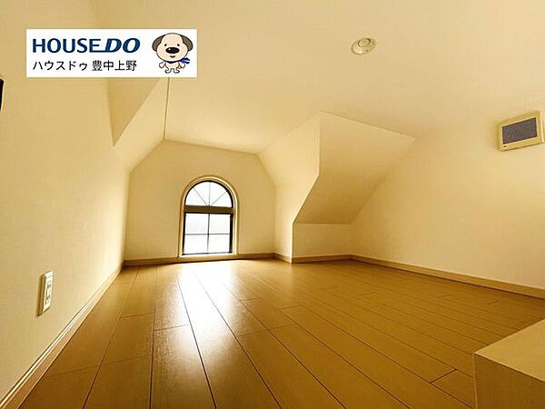 洋室1上部にはワクワクする様なオシャレなロフトがございます！