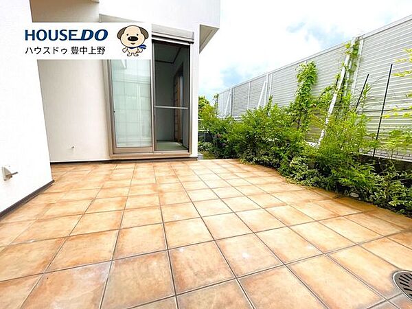 オシャレな中庭♪リビング、キッチン、和室から出入り可能！夏はプールもできちゃいます♪