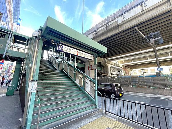 江坂駅 930m